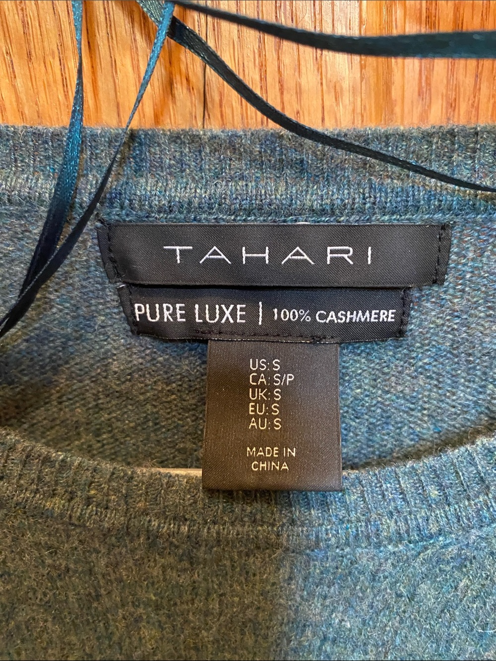Tahari 100% Cashmere - Picture 2 of 3